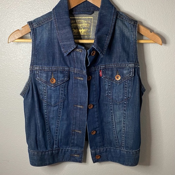 Levi’s Denim Vest - Picture 1 of 6